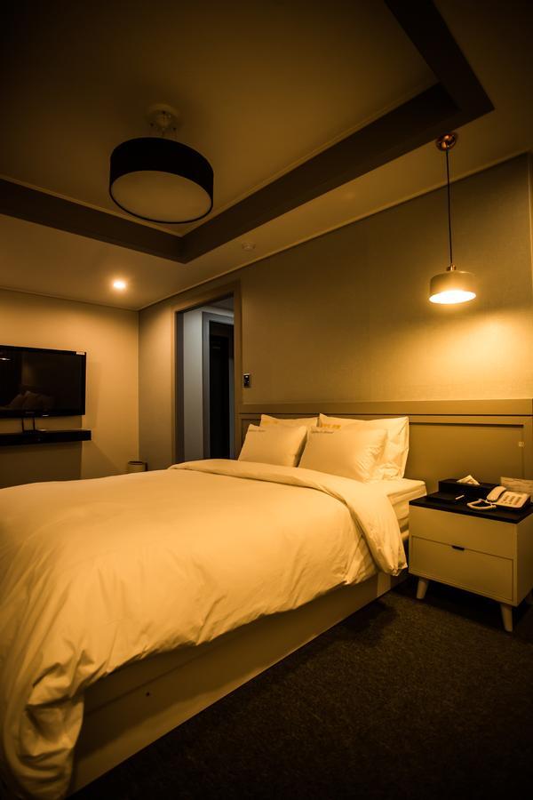 Gallery Tourist Hotel Cheongju-si Exterior foto