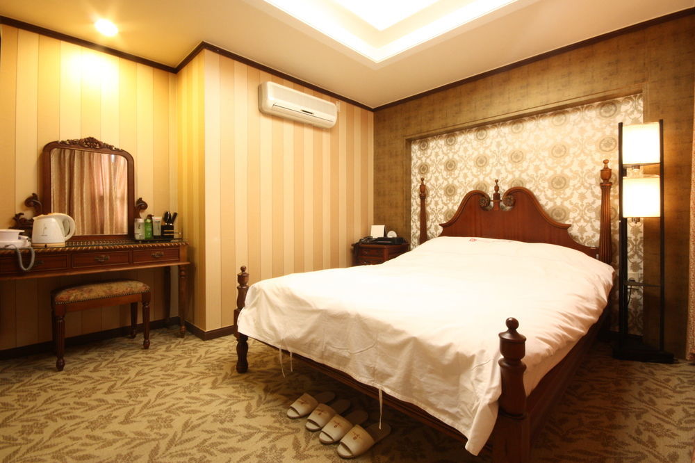 Gallery Tourist Hotel Cheongju-si Exterior foto