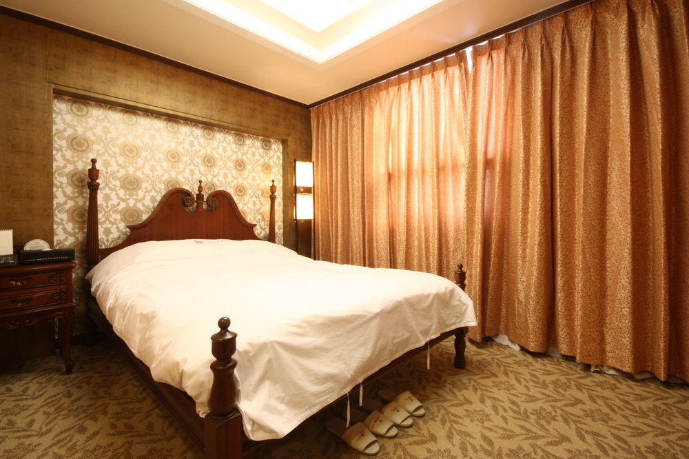 Gallery Tourist Hotel Cheongju-si Exterior foto